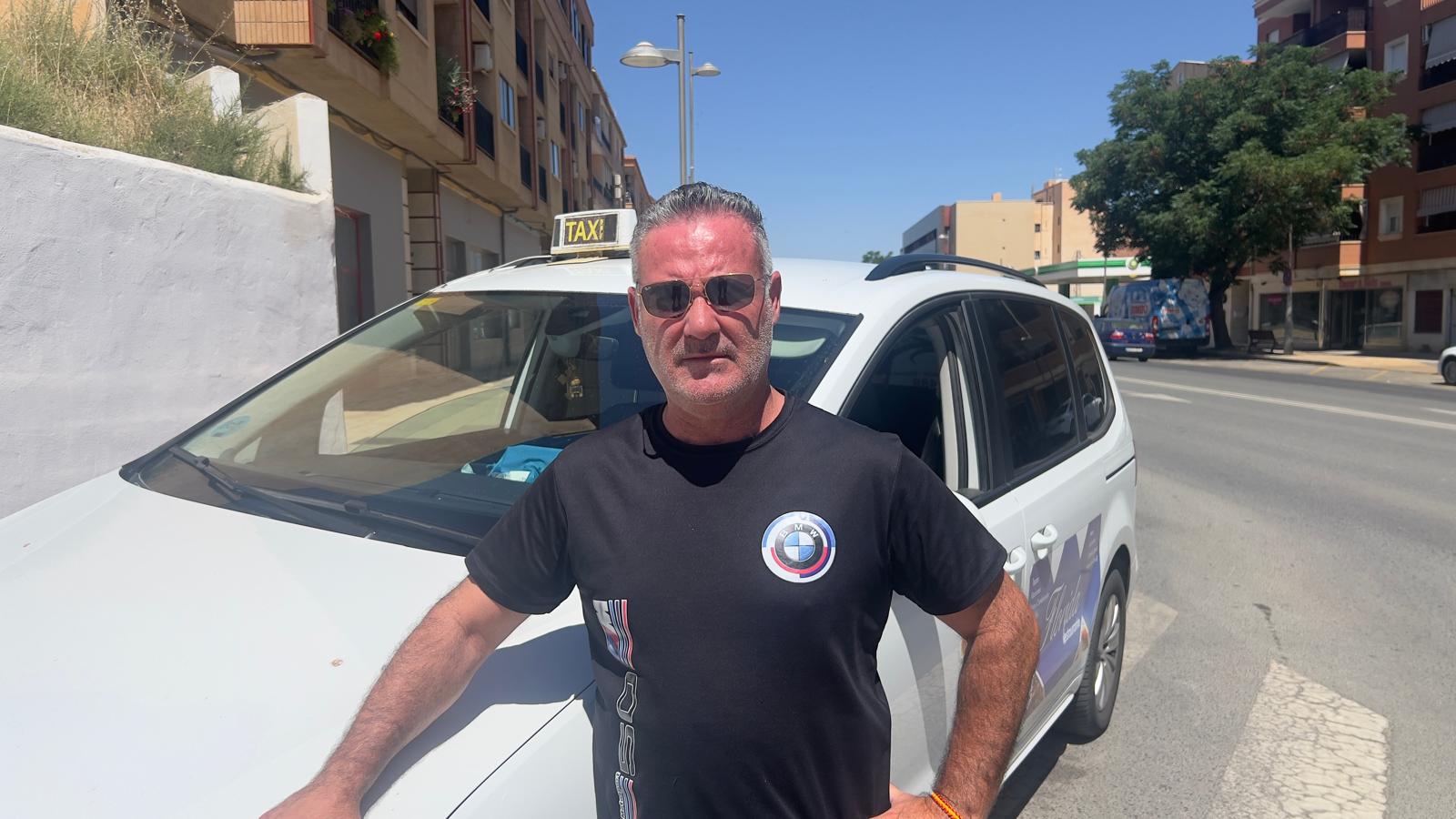 Antonio Soria, taxista en Guadix